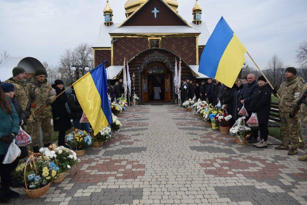 На Прикарпатті з почестями поховали загиблого 24-річного бійця Назарія Маковійчука