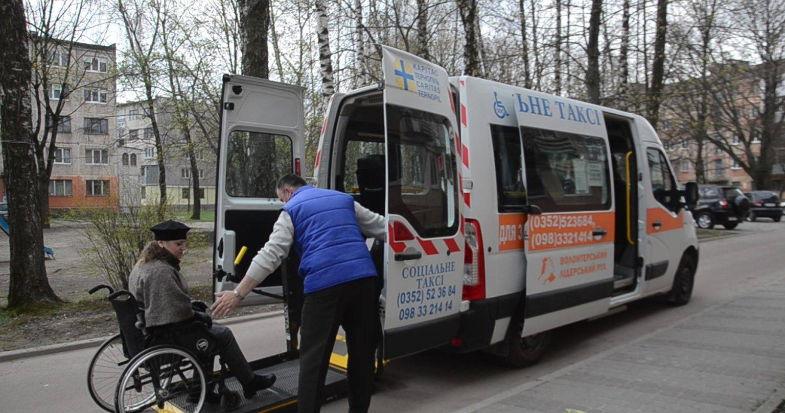Для ВПО Франківська та трьох громад області запрацювало соціальне таксі