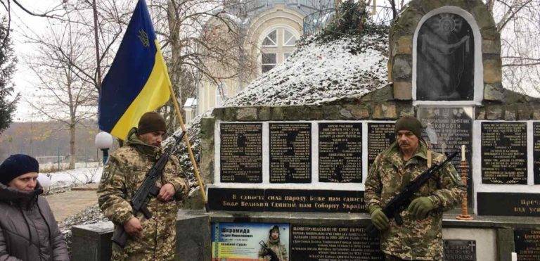 На Тлумаччині відкрили меморіальну дошку загиблому воїну Андрію Шкромиді