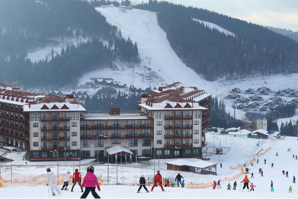 Прокуратура не припиняє спроб забрати у «Приватбанку» землі на «Буковелі»