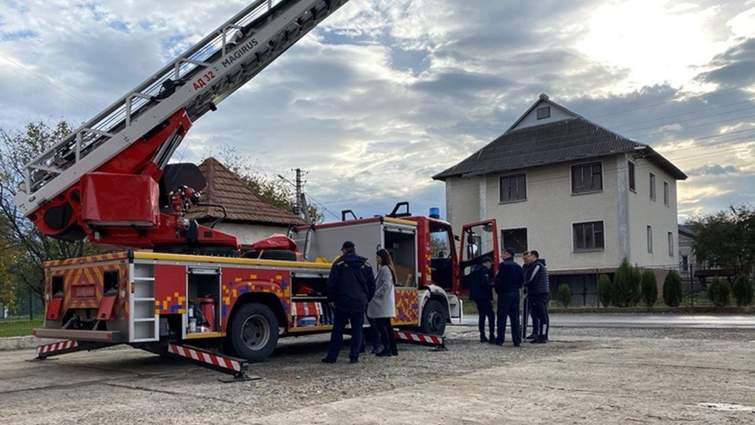 Франківські рятувальники отримали 32-метрову пожежну автодрабину. ФОТО