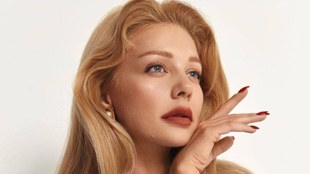Тіна Кароль у Франківську показала дім, де жила і школу, в якій навчалась. ВІДЕО