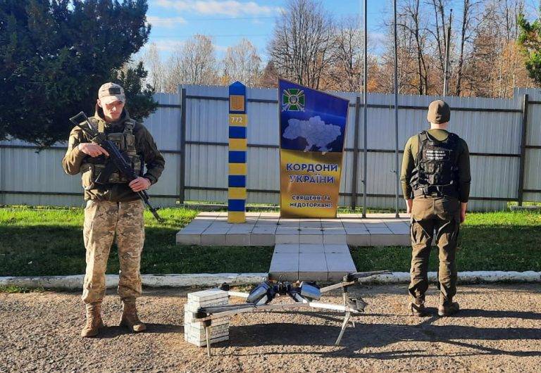 Антидроновою рушницею прикордонники припинили незаконний "тютюновий вояж". ФОТО