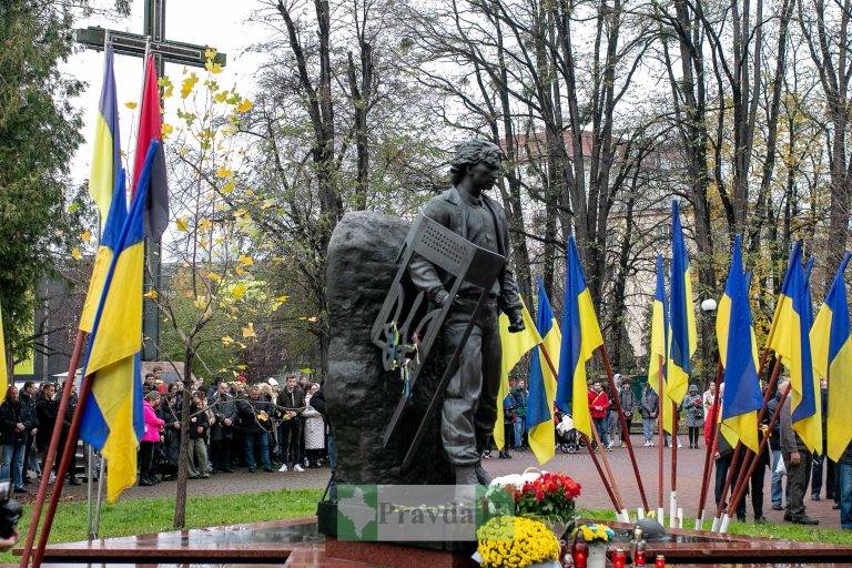 У Івано-Франківську відзначили десяту річницю Революції Гідності