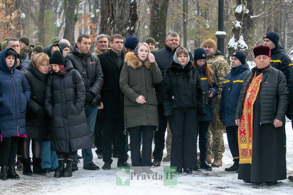 У Івано-Франківську рідним загиблих воїнів вручили посмертні нагороди