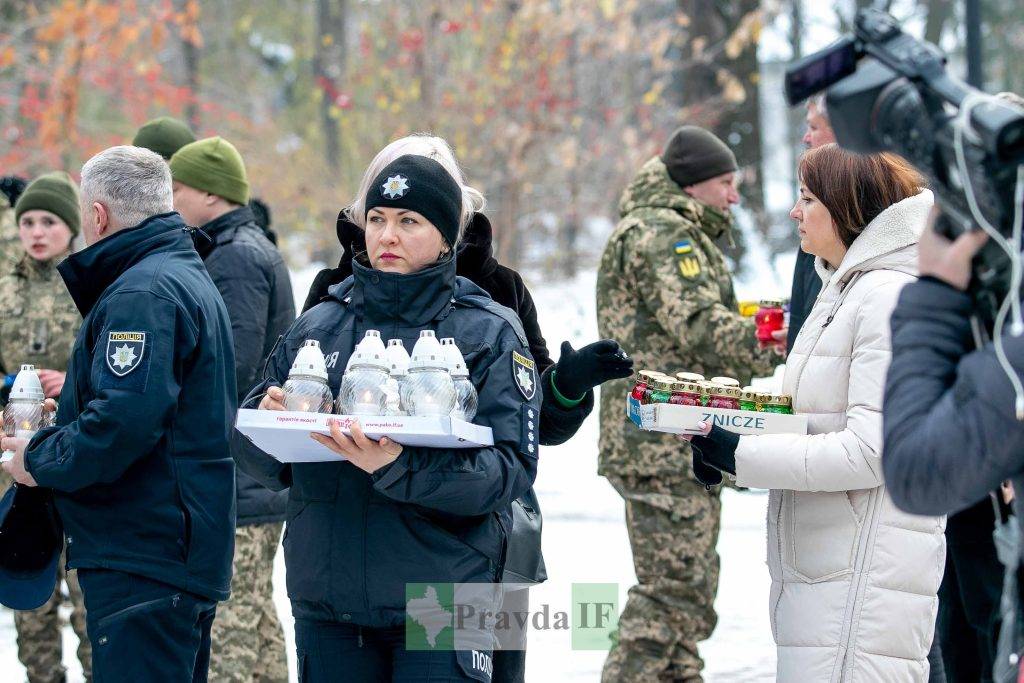 У Івано-Франківську рідним загиблих воїнів вручили посмертні нагороди