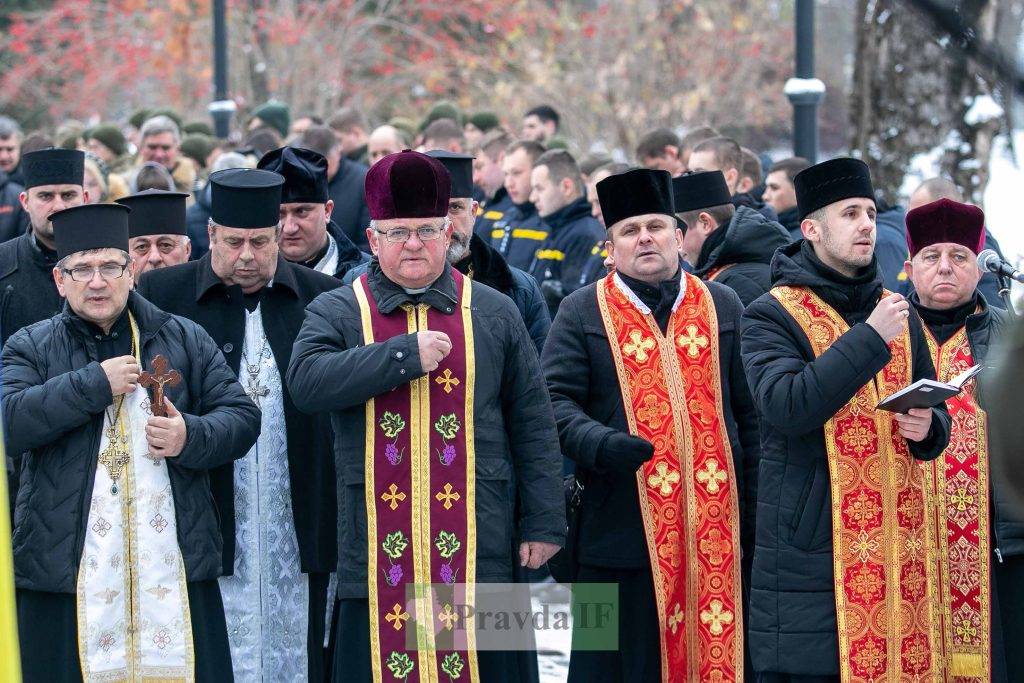 У Івано-Франківську рідним загиблих воїнів вручили посмертні нагороди