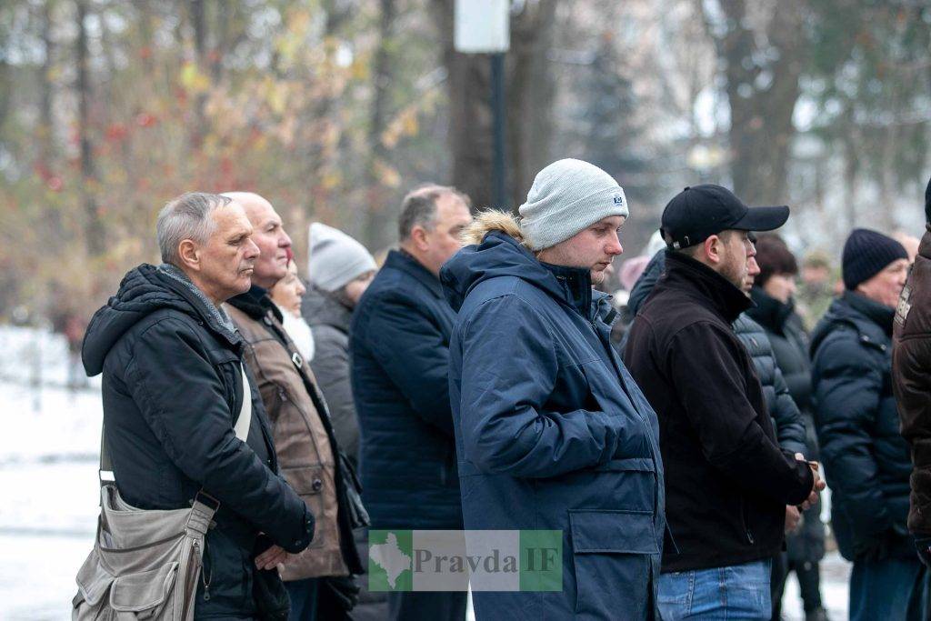 У Івано-Франківську рідним загиблих воїнів вручили посмертні нагороди