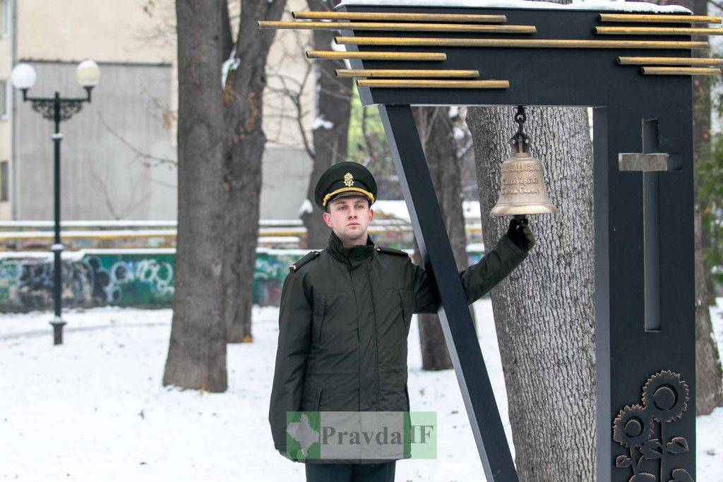 У Івано-Франківську рідним загиблих воїнів вручили посмертні нагороди