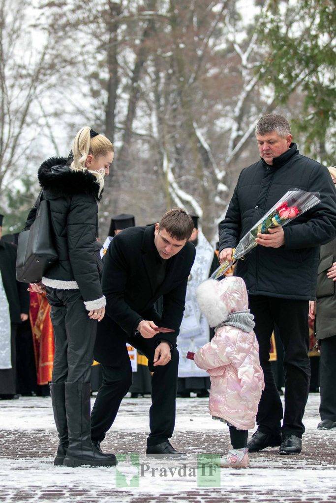 У Івано-Франківську рідним загиблих воїнів вручили посмертні нагороди