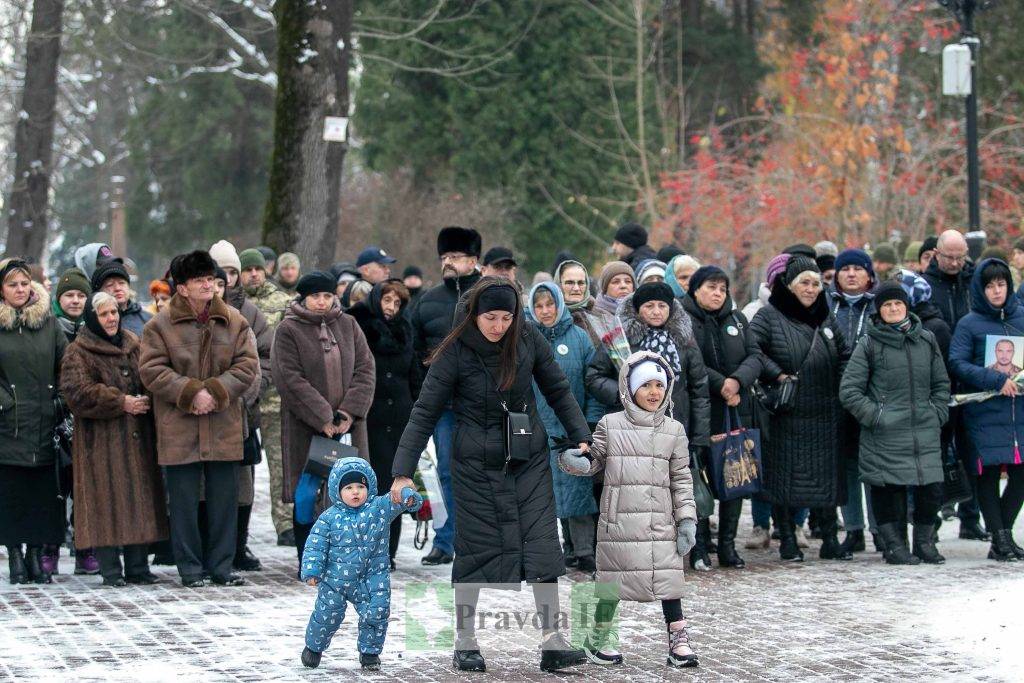 У Івано-Франківську рідним загиблих воїнів вручили посмертні нагороди