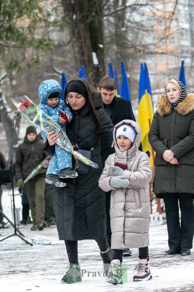 У Івано-Франківську рідним загиблих воїнів вручили посмертні нагороди