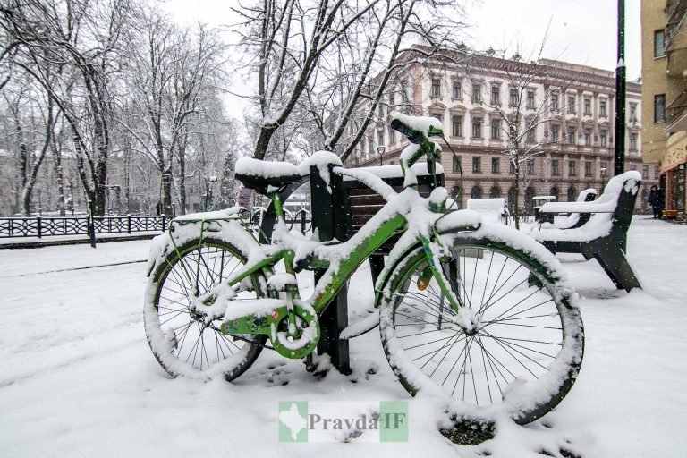 У Франківську та області прогнозують мокрий сніг, хуртовини та ожеледицю