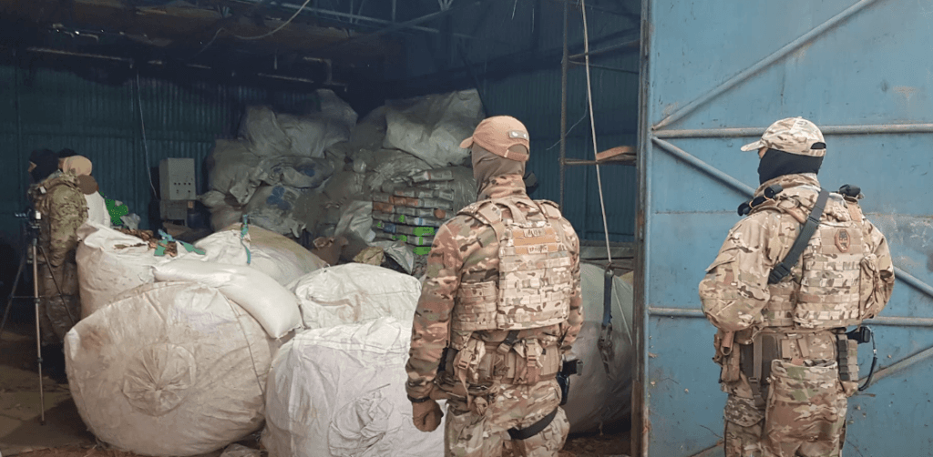 Брати з Прикарпаття організували незаконне виробництво сигарет у Тернополі