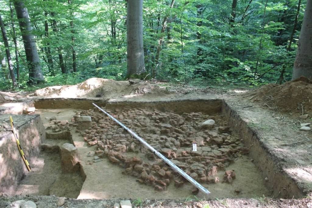 На Франківщині археологи виявили залишки житла трипільців