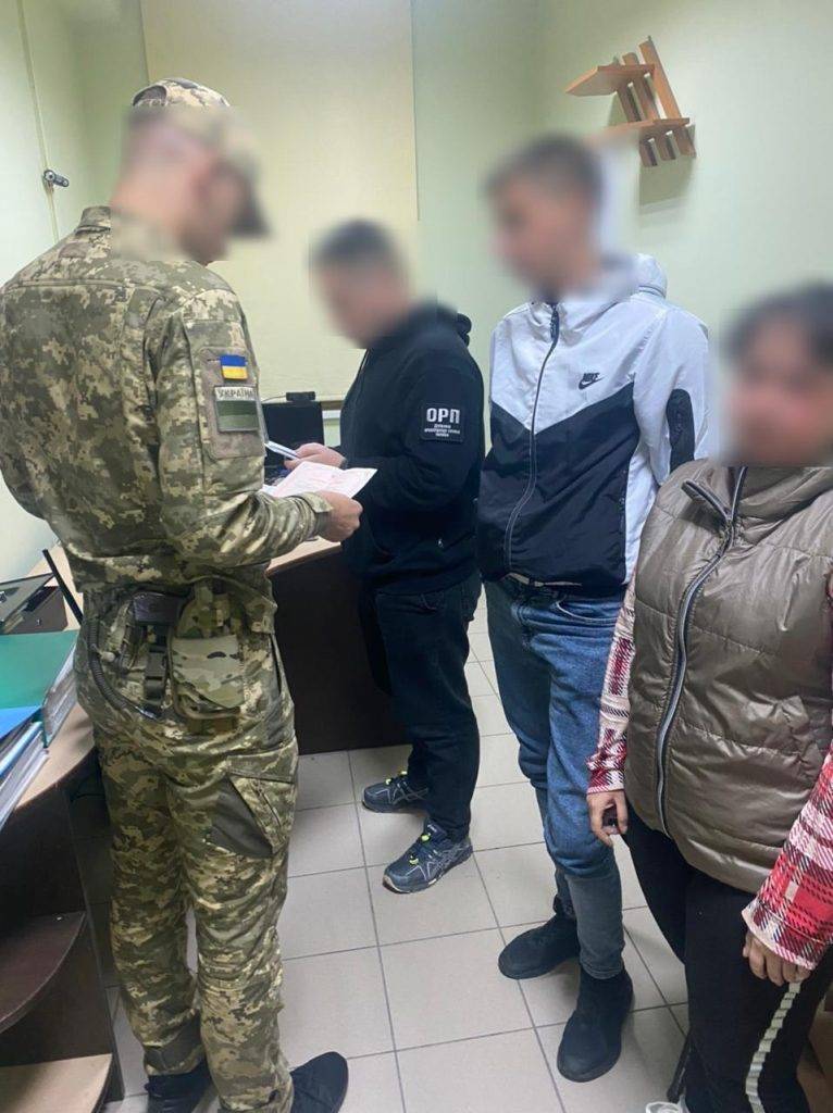 На Львівщині затримали прикарпатку з інвалідністю за фіктивний шлюб з військовозобов’язаним родичем