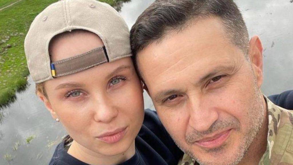 Український актор Ахтем Сеітаблаєв разом з нареченою заселфився в Амстердамі