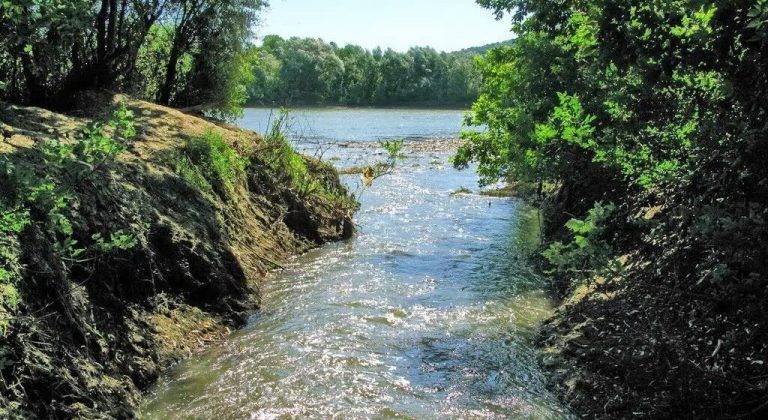 Легенда про річку Ямгорів, яка бере свій початок десь під Городенкою і впадає в Дністер