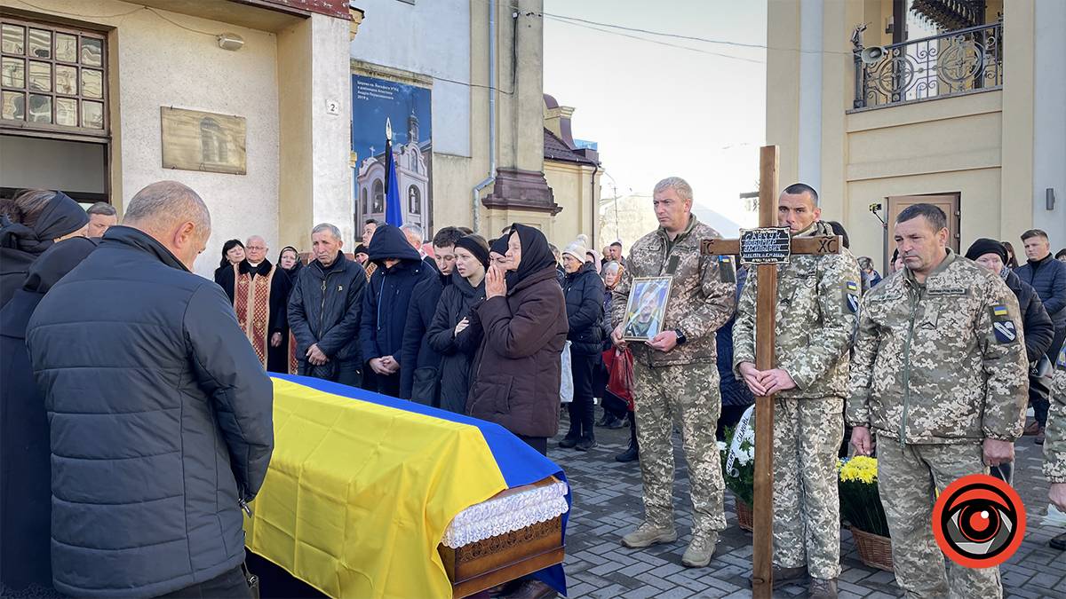 Коломийська громада попрощалася з полеглим Героєм Любомиром Савчуком