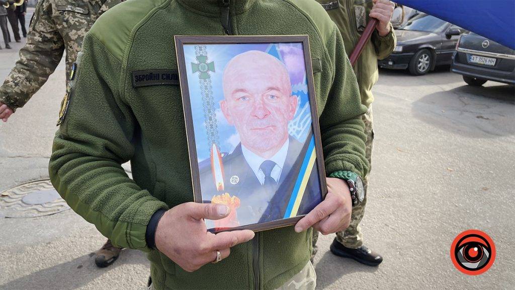 У Коломиї попрощалися з військовим Ігорем Романчуком