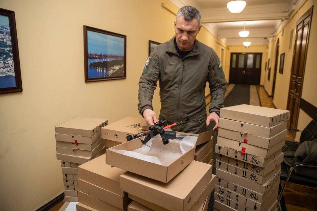 Ще 100 FPV-дронів, які замовляли брати Клички, вирушають до захисників Авдіївку