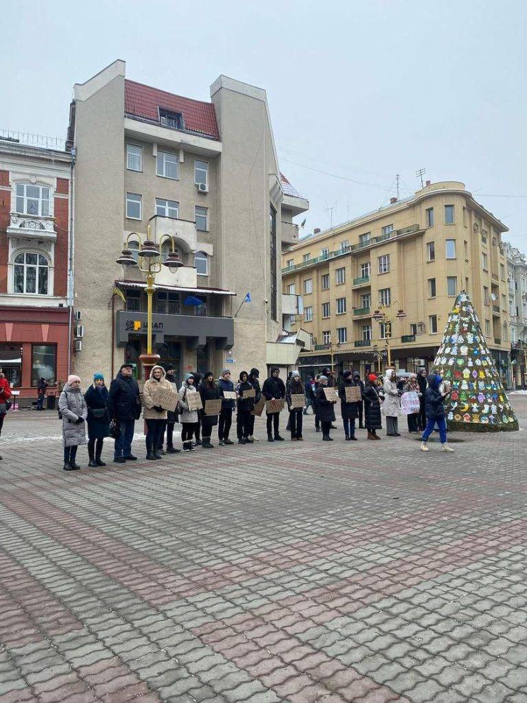 У центрі Івано-Франківська нагадали про військовополонених захисників