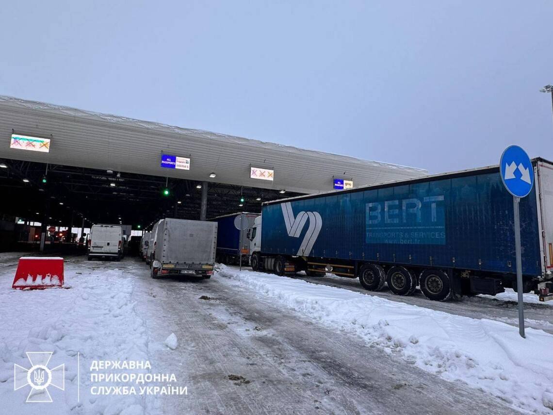 На українсько-польському кордоні запрацював КПП для порожніх вантажівок