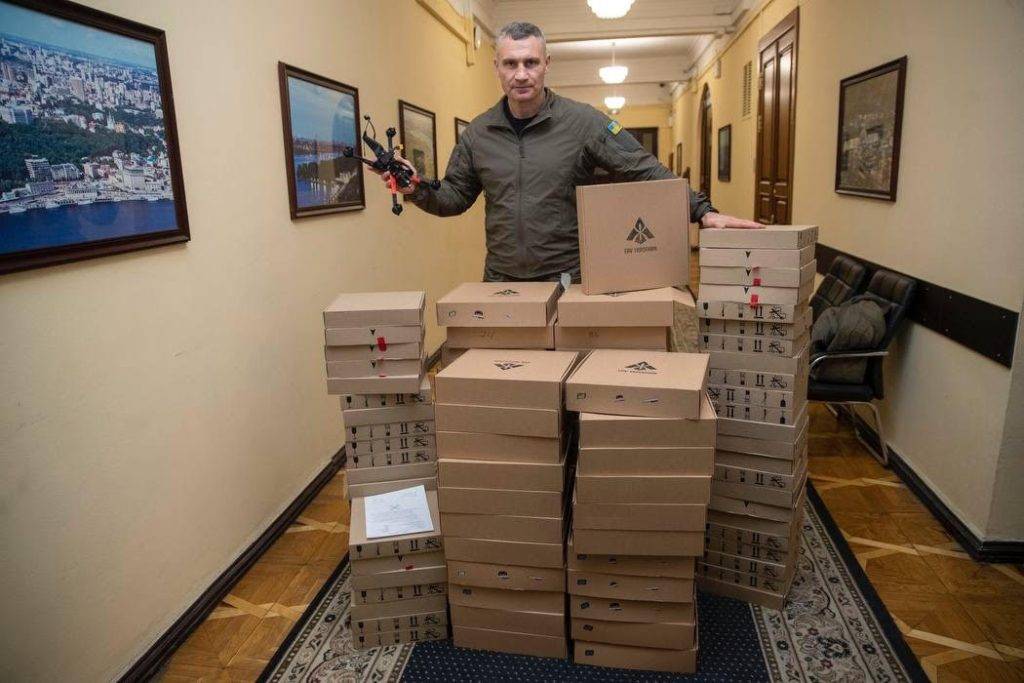 Ще 100 FPV-дронів, які замовляли брати Клички, вирушають до захисників Авдіївку