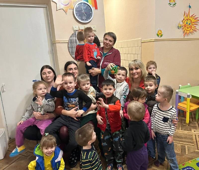Франківські студенти та викладачі відвідали дітей-сиріт та дітей, позбавлених батьківського піклування