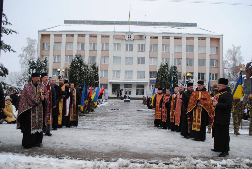 На Прикарпатті зустріли полеглого Героя Тараса Бабича. ФОТО