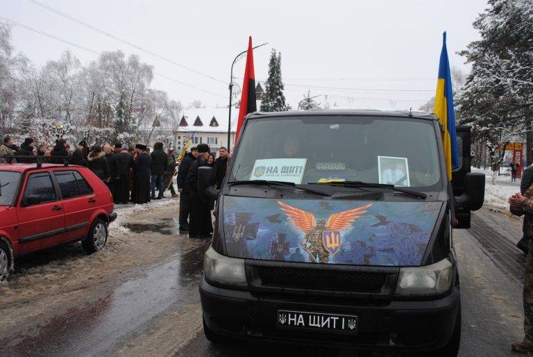 На Прикарпатті зустріли полеглого Героя Тараса Бабича. ФОТО