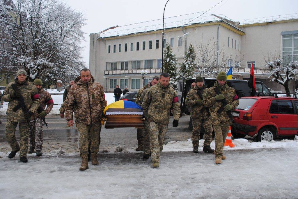 На Прикарпатті зустріли полеглого Героя Тараса Бабича. ФОТО