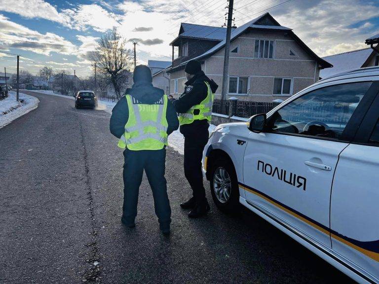 У Франківську виявили водія з ознаками сп’яніння та пасажира, який мав з собою наркотики