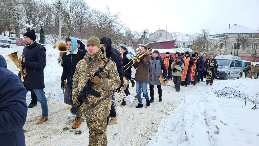 На Франківщині провели в останню путь полеглого героя Михайла Вінтоняка