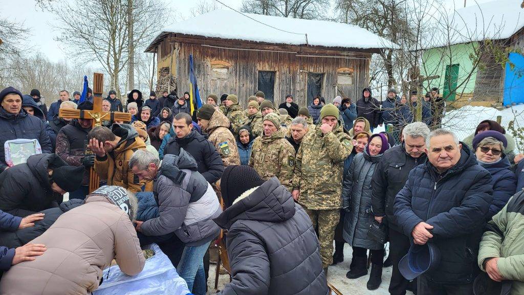 На Франківщині провели в останню путь полеглого героя Михайла Вінтоняка