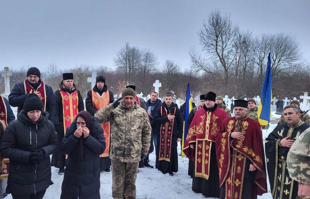 На Франківщині провели в останню путь полеглого героя Михайла Вінтоняка