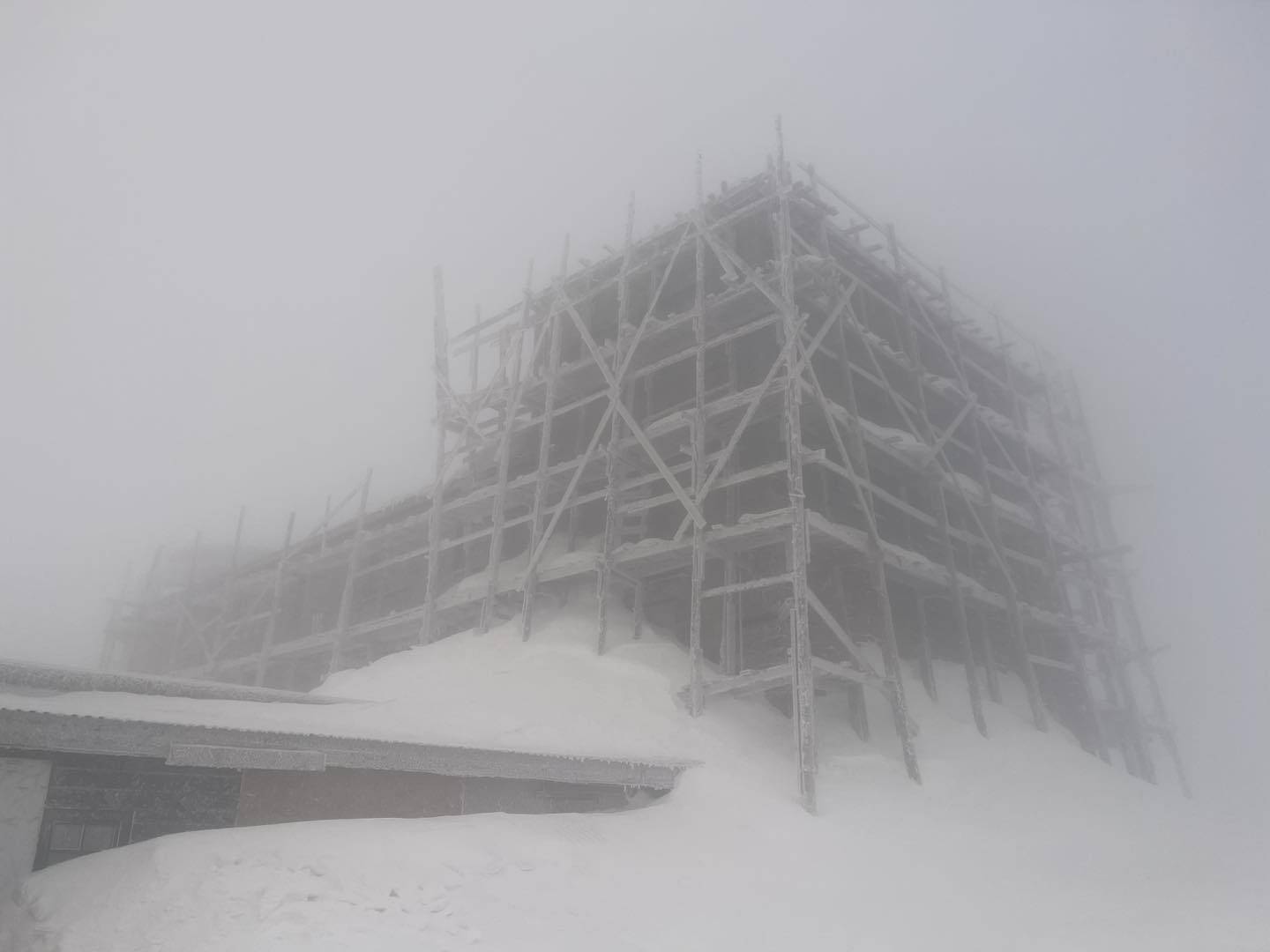 У високогір'ї Карпат вітряно, тепмература опустилася до -10°С