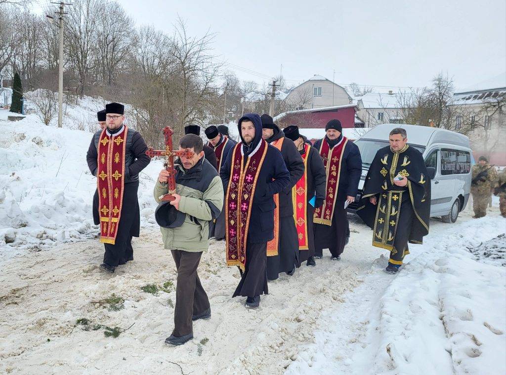 На Франківщині провели в останню путь полеглого героя Михайла Вінтоняка