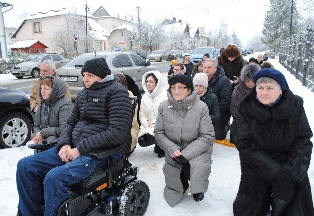 У Богородчанах, на велелюдному похороні, провели в останню путь полеглого героя Володимира Поповича