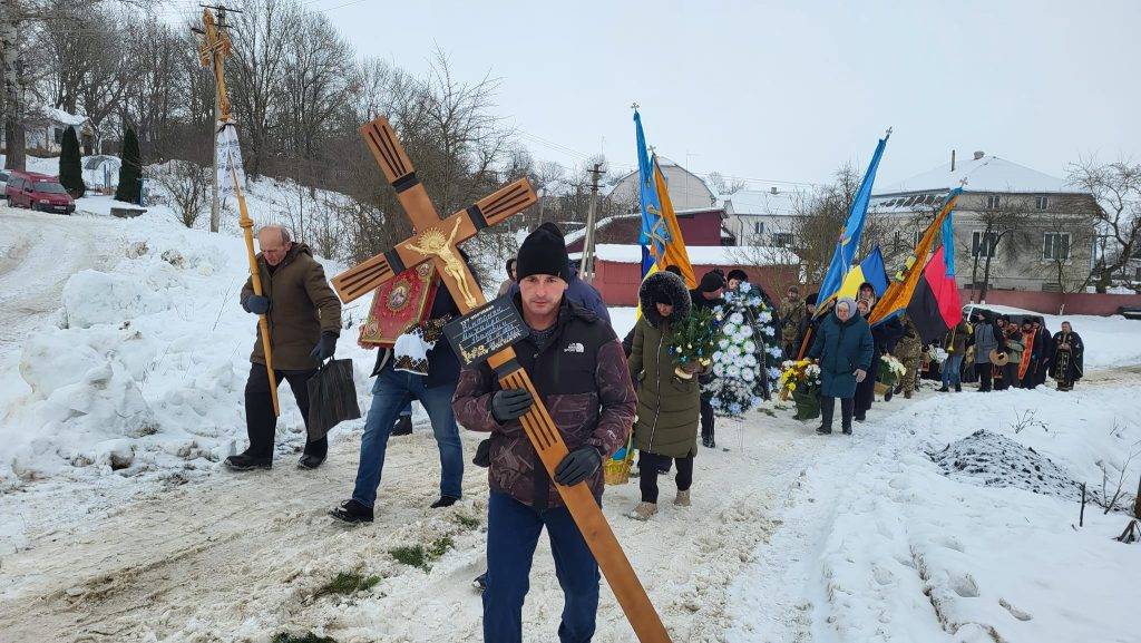 На Франківщині провели в останню путь полеглого героя Михайла Вінтоняка