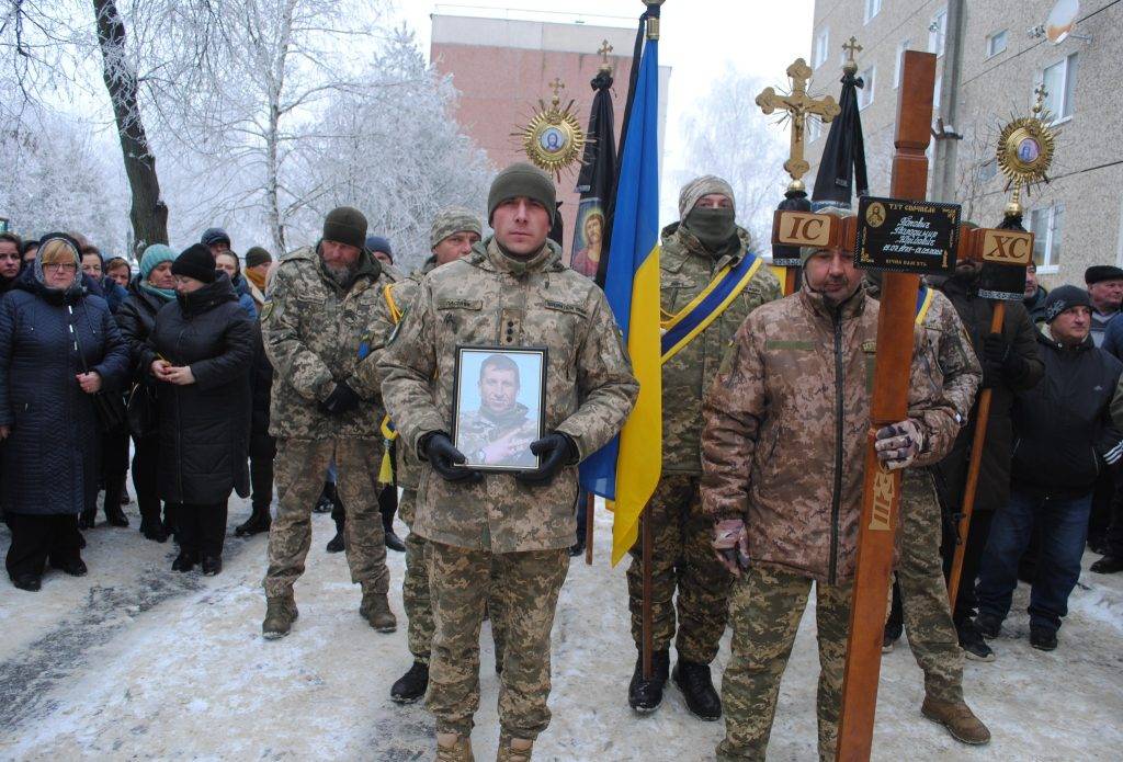 У Богородчанах, на велелюдному похороні, провели в останню путь полеглого героя Володимира Поповича