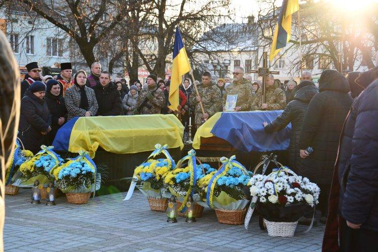 Рогатинська громада провела в останню дорогу воїнів Івана Харишина та Сергія Затерка