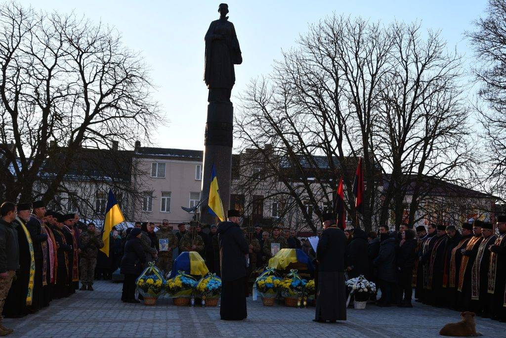 Рогатинська громада провела в останню дорогу воїнів Івана Харишина та Сергія Затерка