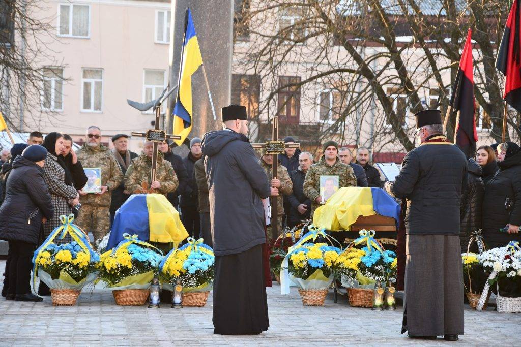 Рогатинська громада провела в останню дорогу воїнів Івана Харишина та Сергія Затерка