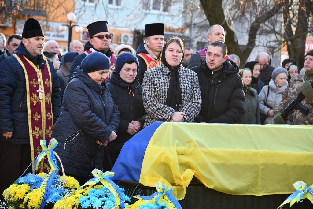 Рогатинська громада провела в останню дорогу воїнів Івана Харишина та Сергія Затерка