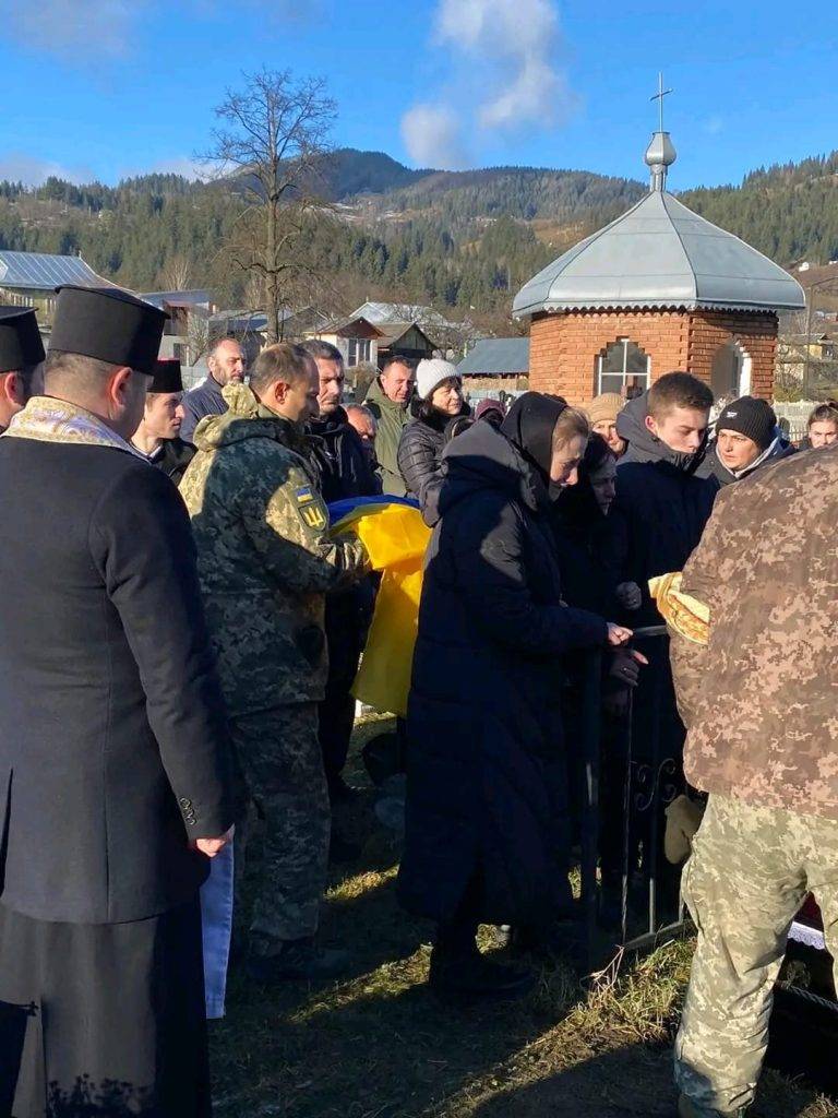 На Прикарпатті попрощалися із Леонідом Моросуком, який загинув у бою за Україну