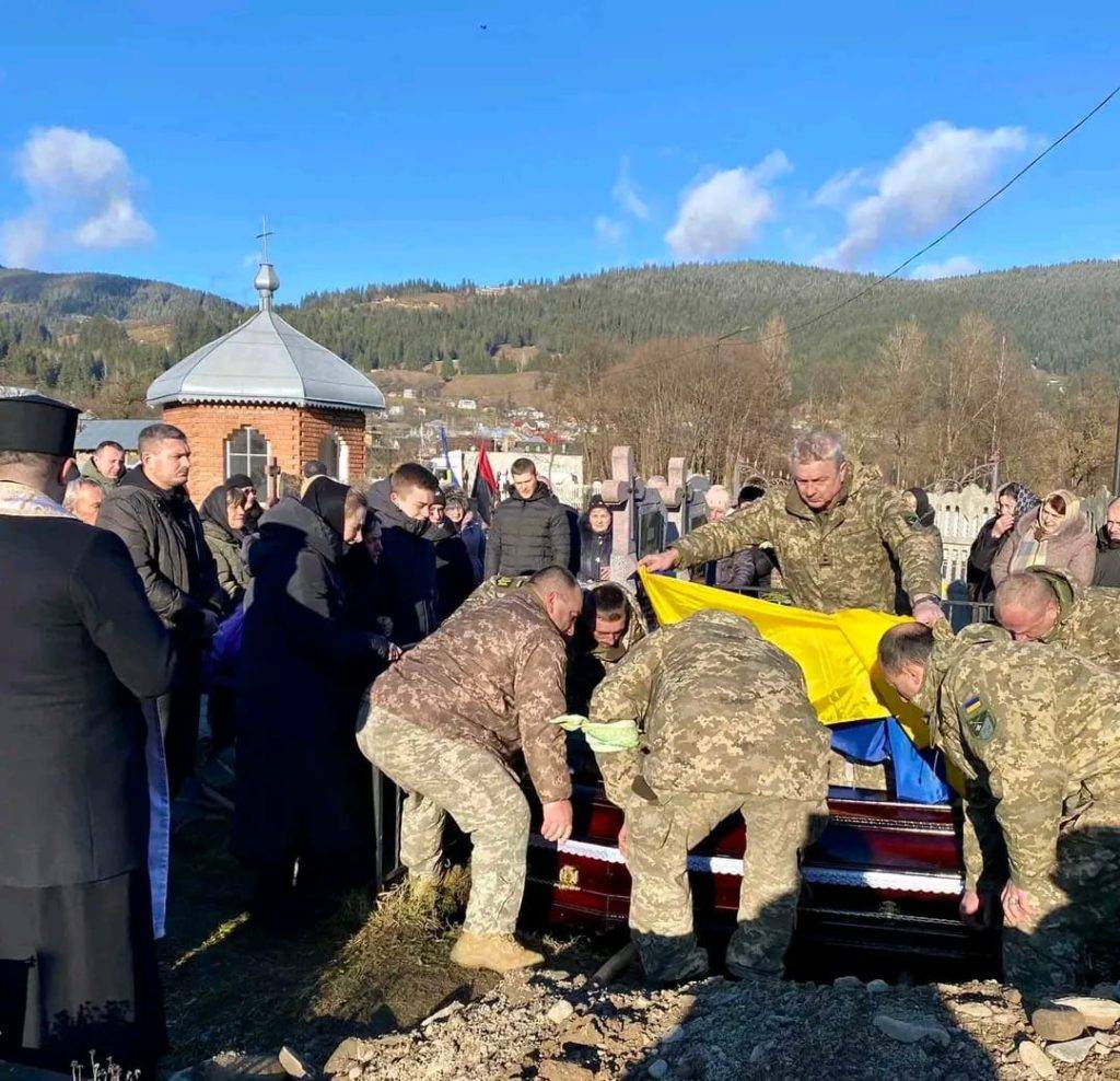 На Прикарпатті попрощалися із Леонідом Моросуком, який загинув у бою за Україну