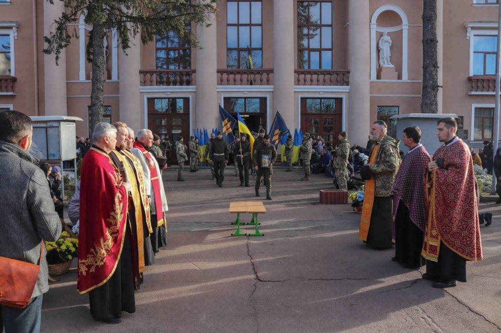 На Калущині провели в останню путь Героя Володимира Зеленка