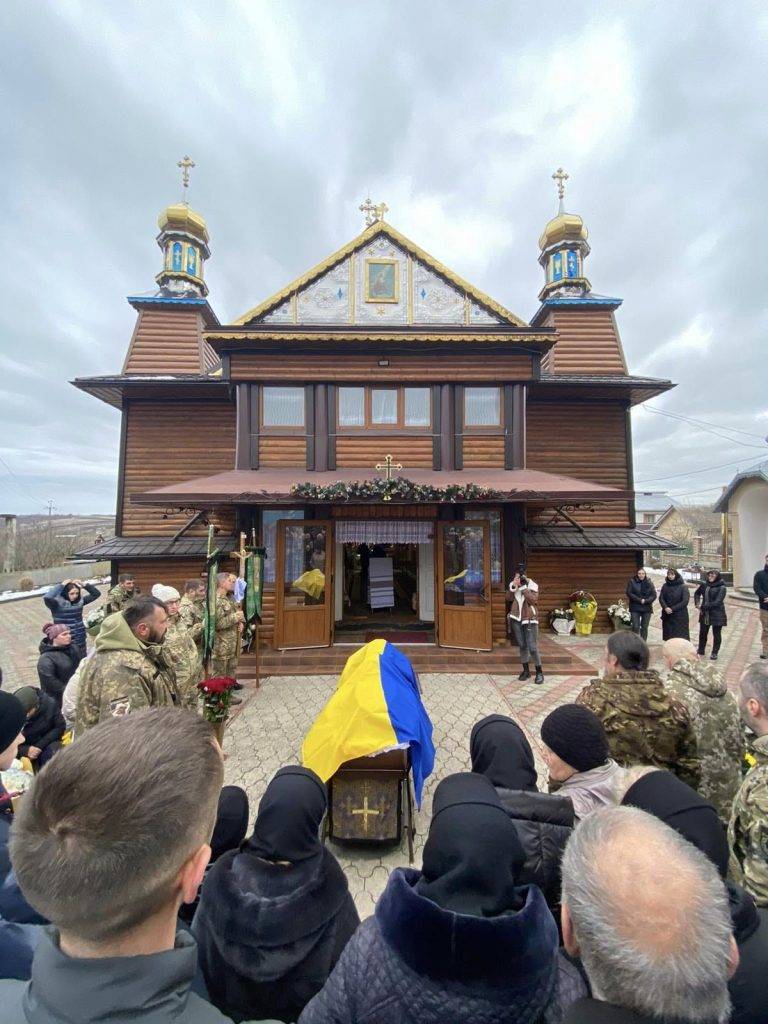 На Франківщині попрощалися з двома мужніми захисниками Василем Данчуком та Василем Федорівим