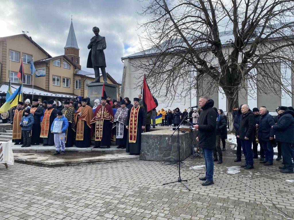 У громаді на Прикарпатті люди з почестями зустріли двох загиблих бійців